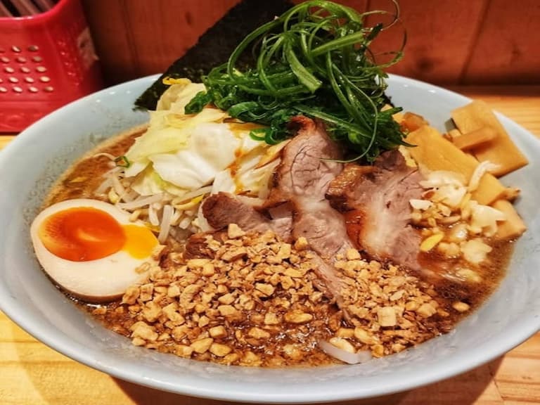 日料控絕對要怒衝一波！推薦 5 間台中必吃日式料理，海鮮丼、燒肉、拉麵通通吃好吃滿！