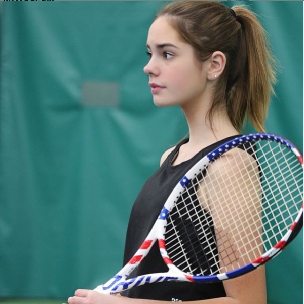 【野生抓正妹】網球界「艾瑪華森」Makenzie Raine 仙女打球，16 歲美少女大長腿引轟動！