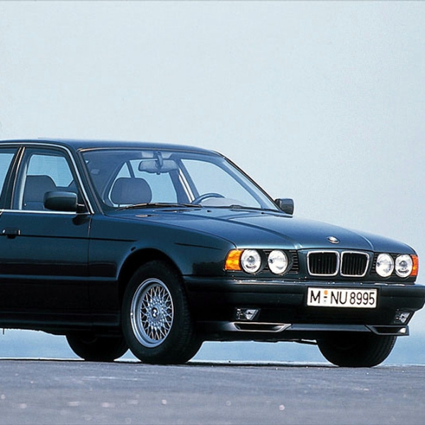 【老 J 推車 2】開老 B 的男人最帥！嚴選 5 輛 BMW 值得入手的經典老車，車迷：E30 我的最愛！