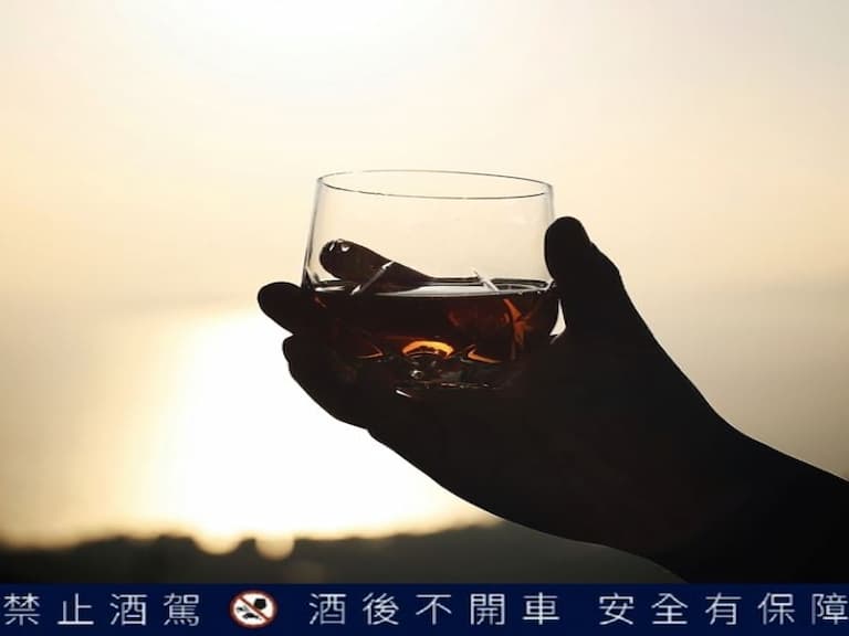 長大後，哥喝的酒不是酒，是生活！