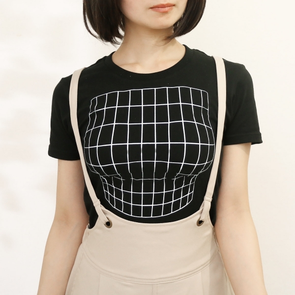 夏天必備！日本再出全新「大胸妄想 T 恤」，貧乳女孩穿上一秒變豐滿好身材！