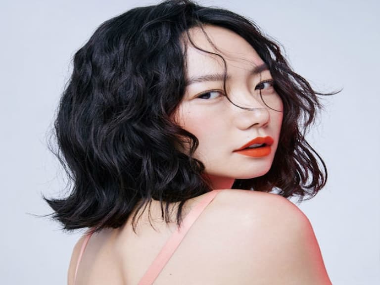 看不出來！《李屍朝鮮》最美醫女「裴斗娜」竟然已經＿歲了？少女樣全靠這 2 招輕鬆 Hold 住～