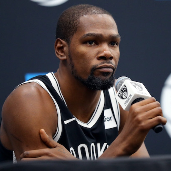 震撼 NBA 籃壇！Kevin Durant「新冠病毒」檢測陽性，籃網 4 名球員確診疫情持續延燒！