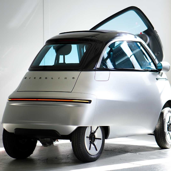 可愛到犯規！瑞士 Microlino 2.0「復古電動車」問世，小巧圓弧身形萌翻車迷：好想開啊！