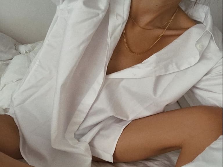 穿上它讓人慾望爆炸?Kendall、泫雅狂穿的「慾女衫」妳還不來一件?各種身材都能性感駕馭!