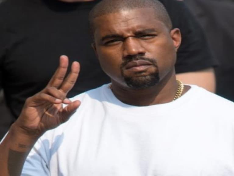 肯爺又準備躺著賺!adidas Yeezy 350 V2 新配色即將開賣,鞋迷:「那些說退燒的人不准給我搶!」