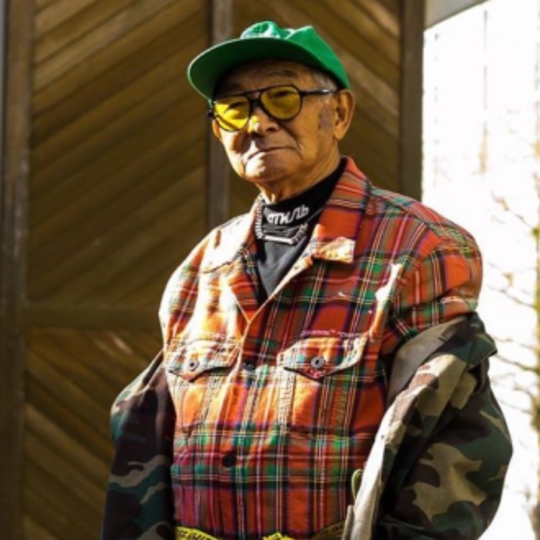 叫你爺爺來囉！日本高齡 85 歲時尚爺爺穿 Off-White、Supreme，網友：「他比我還懂穿！」
