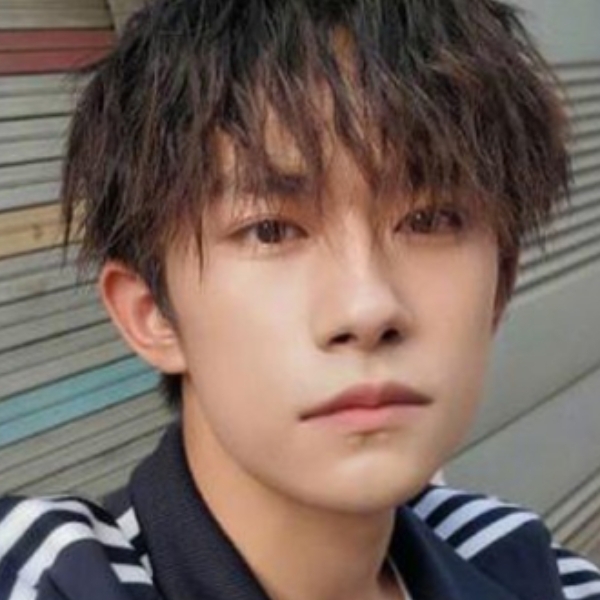 別再剪栗子頭 鳳梨頭了 這款讓少女戀愛的 渣男頭 你該試試 連易烊千璽也都燙過 Juksy 街星