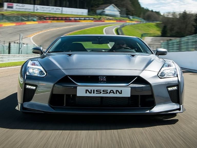 極簡路線?!日系車廠 Nissan 全新 Logo 商標曝光,2D 平面風格引發廣大車迷熱議!
