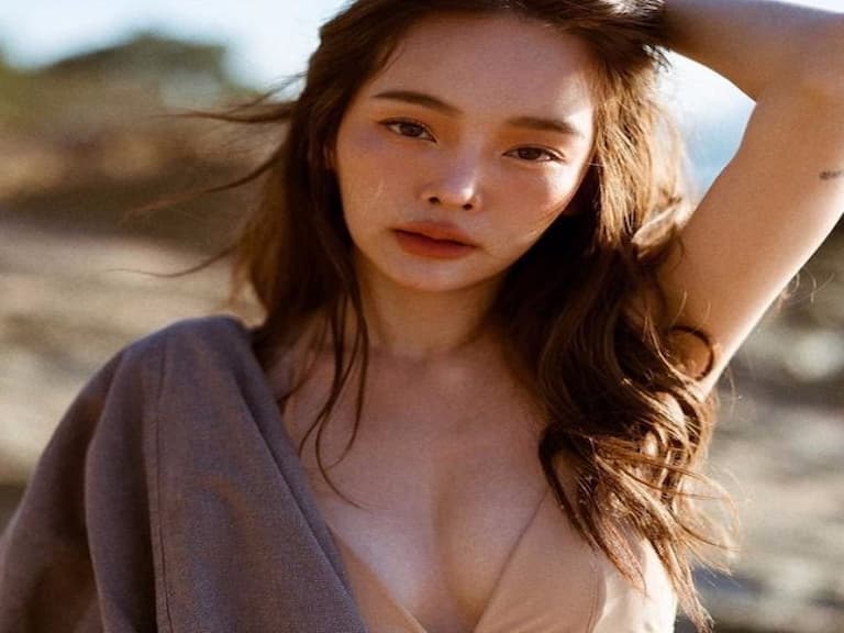 初戀的滋味！？泰國空靈正妹「泳裝寫真」爆紅，神仙顏值讓上萬網友秒戀愛～