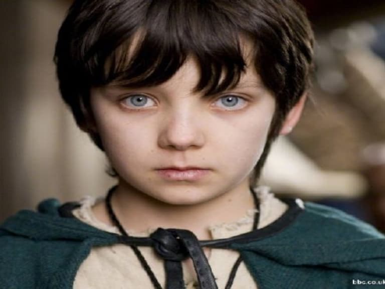 《性愛自修室》男主角 Asa Butterfield 大爆紅,也從驚艷全球的天使小童星蛻變成鮮肉帥哥!