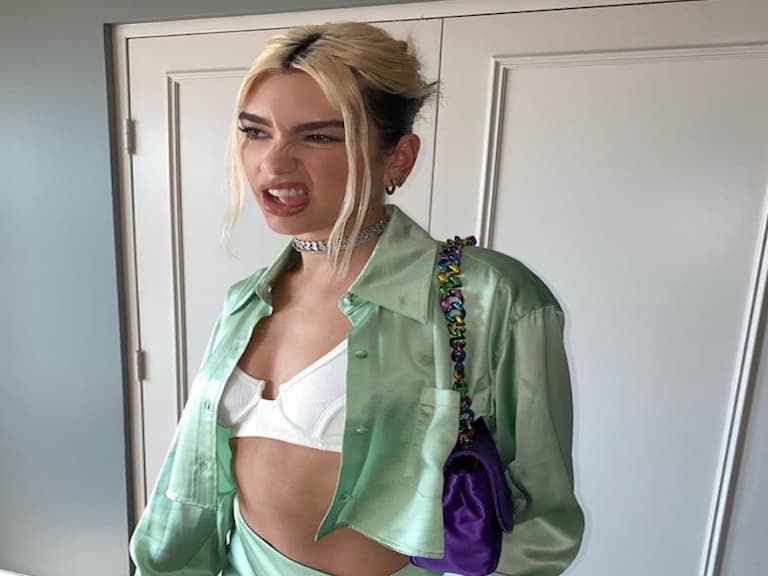 誰說潮妹只能當男人婆？解析危險系辣妹 Dua Lipa 的「潮辣」關鍵⋯就靠這 3 招「搭配細節」！
