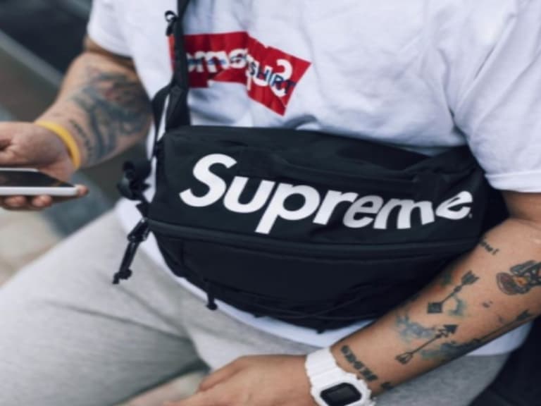 Supreme 小包滿街撞到火大!男神朴敘俊也上身的「3 大熱搜包款」,出門走跳不能沒有這個包!