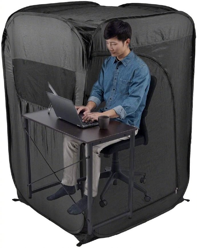 買這個放在公司？日本創意推出「個人辦公室帳篷」防疫，社畜也要好好保護自己！