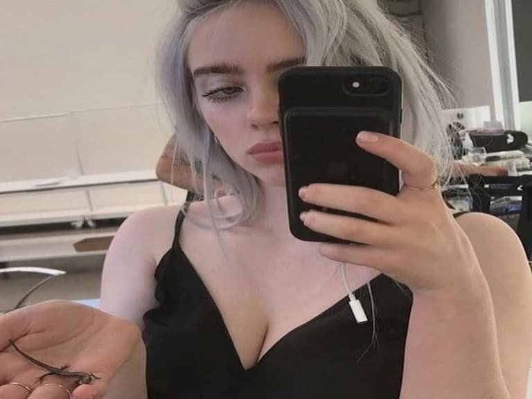 網友氣喊要脫粉！Billie Eilish 首度回應穿性感泳裝爭議，「我應被允許穿任何風格的衣服」！