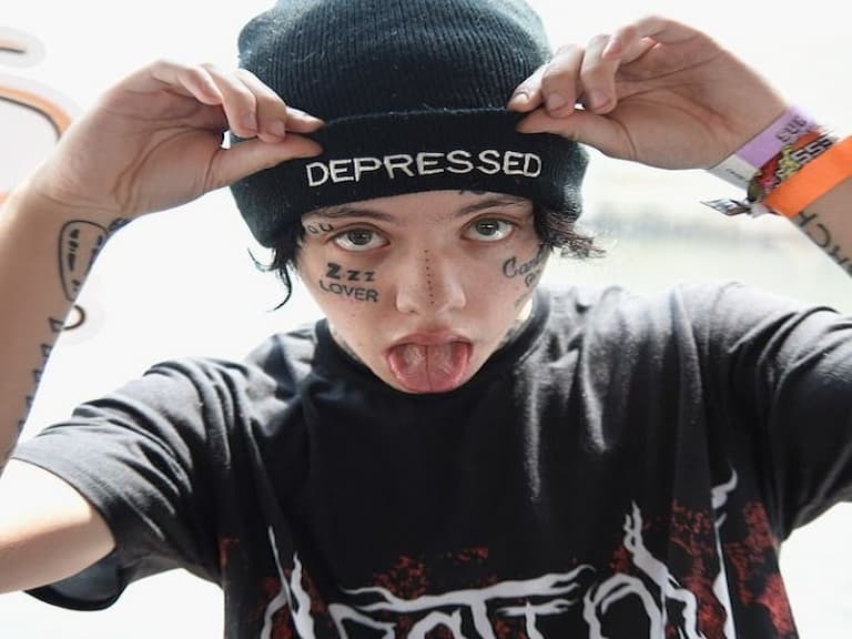 真的悶壞了？「ㄎㄧㄤ 出名」的饒舌歌手 Lil Xan 居家防疫期間被緊急送醫！粉絲：好擔心他⋯