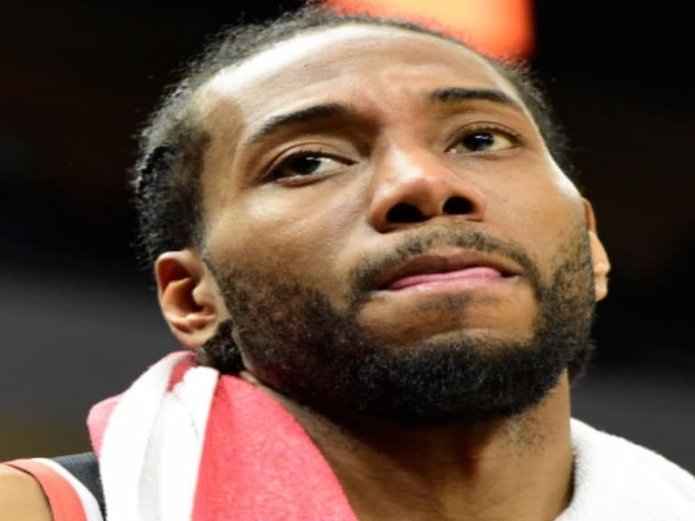 這次沒有辦法機器人笑了！Kawhi Leonard 與 Nike「巨掌標誌」互告判決出爐，律師：「我們很失望！」