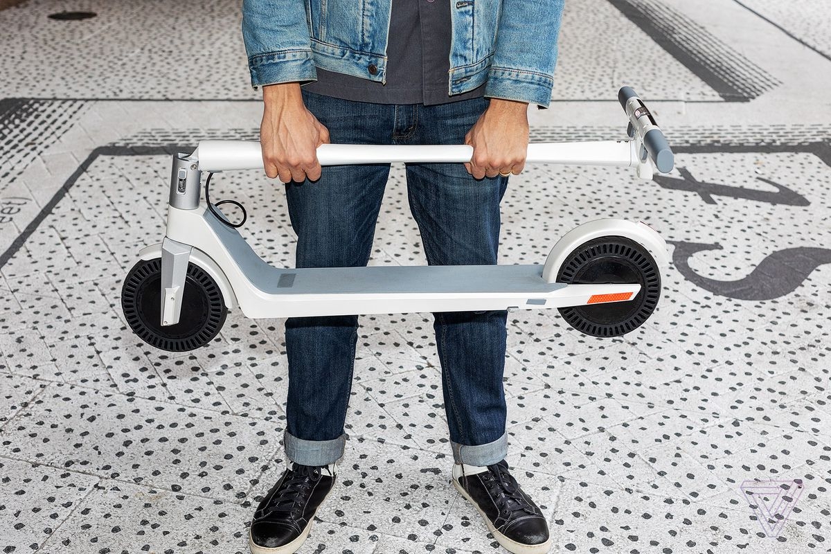 提供給 Google 員工的 Unagi Model One 電動滑板車